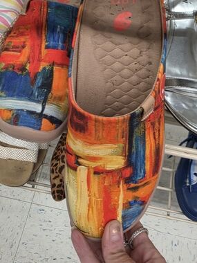 UIN Women’s COLORZONE MALAGA Slip-On Canvas Shoe MultiAbstract Print Sz 8.5